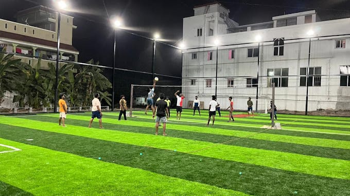 Pay Per Hour Grounds Salem