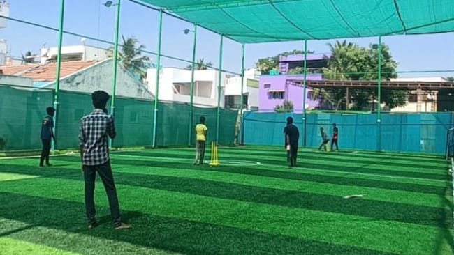 Pay Per Hour Grounds Salem