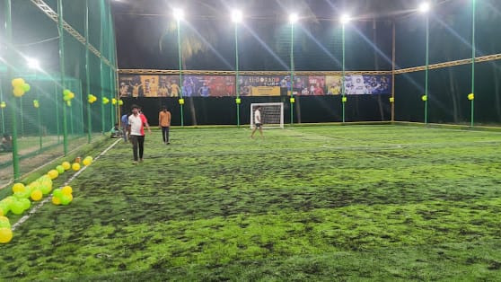 Pay Per Hour Grounds Salem