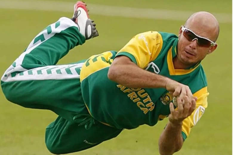 Best Cricket Fielders of All Time